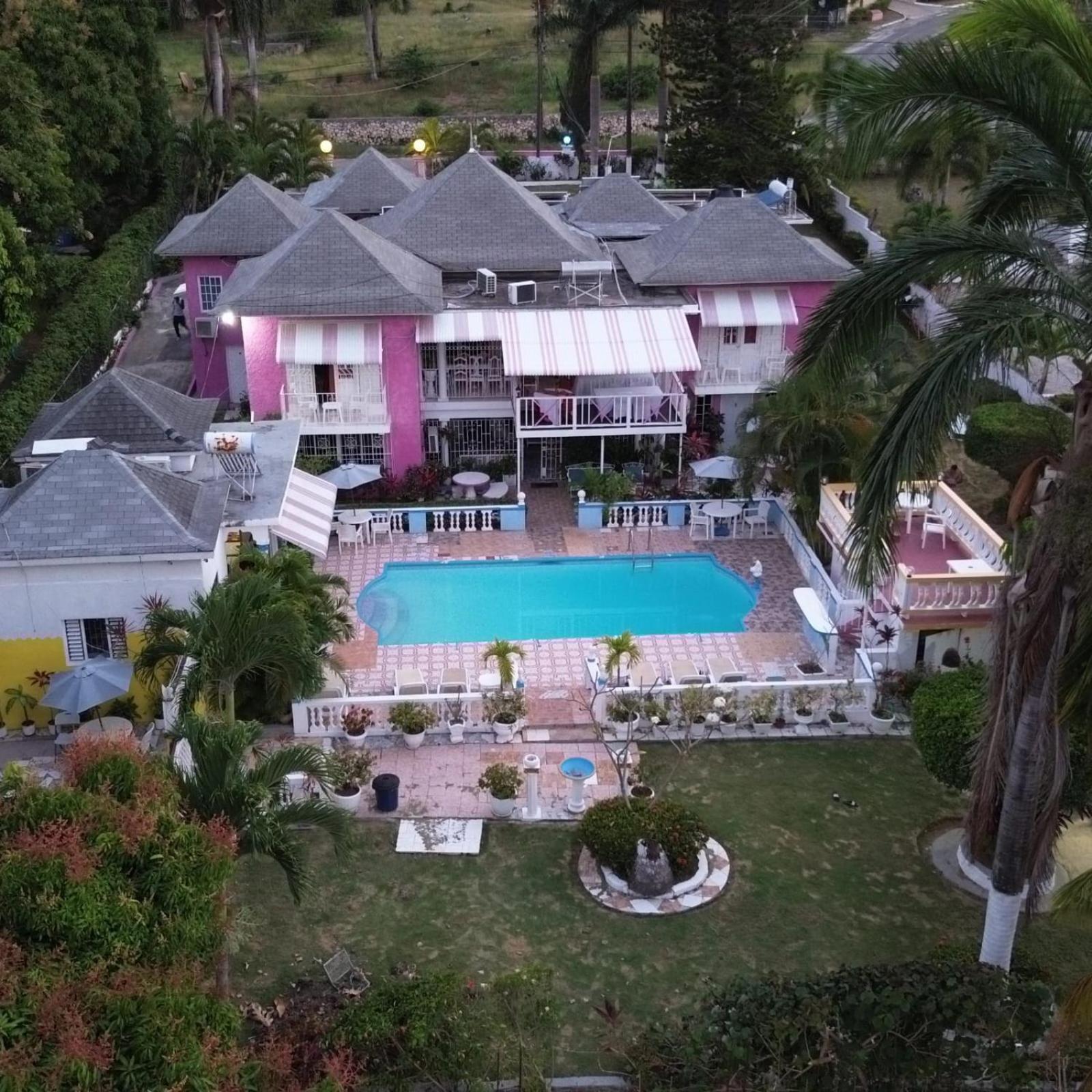 Pink Hibiscus Bed And Breakfast Montego Bay Ngoại thất bức ảnh